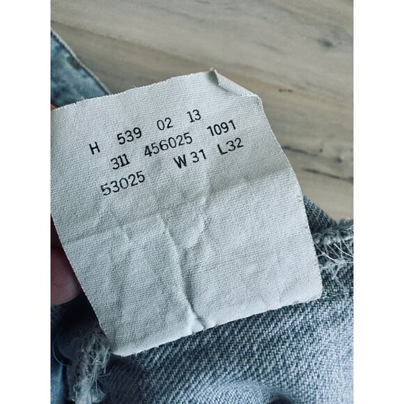 Vintage 90s Levi's 539 Light Wash Distressed Size 31 x 32 Waist 30" High Rise - Picture 8 of 15